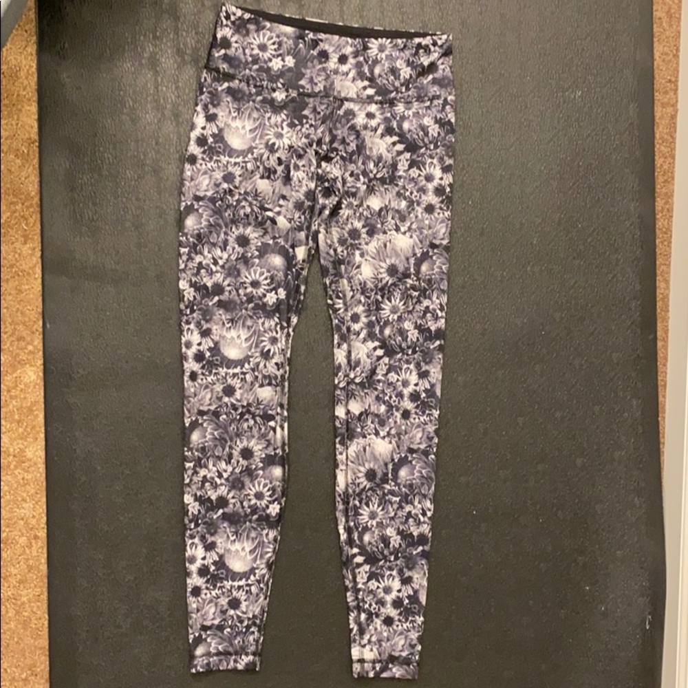 EUC lululemon leggings, 28” inseam luxtreme